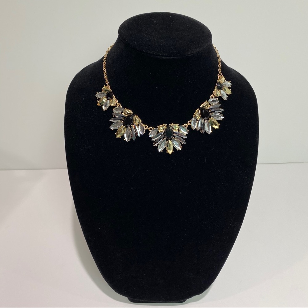Floral design necklace - costume jewelry New - Picture 2 of 9